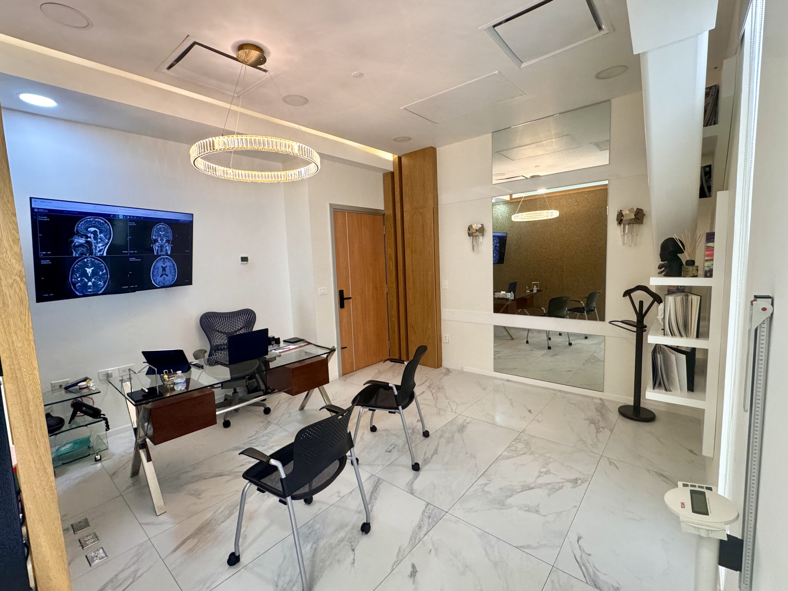 Consultorio de neurocirugía en Torre Médica Hospital San Javier